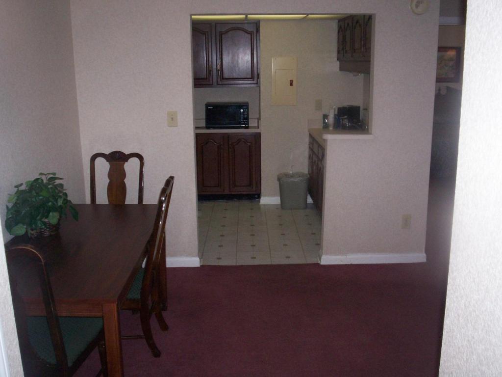 Rime Garden Inn & Suites Irondale Стая снимка